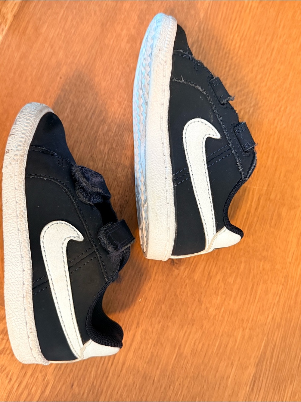 NIKE | Baby Navy and White Court Royale Velcro Sneakers - Picture 5 of 10